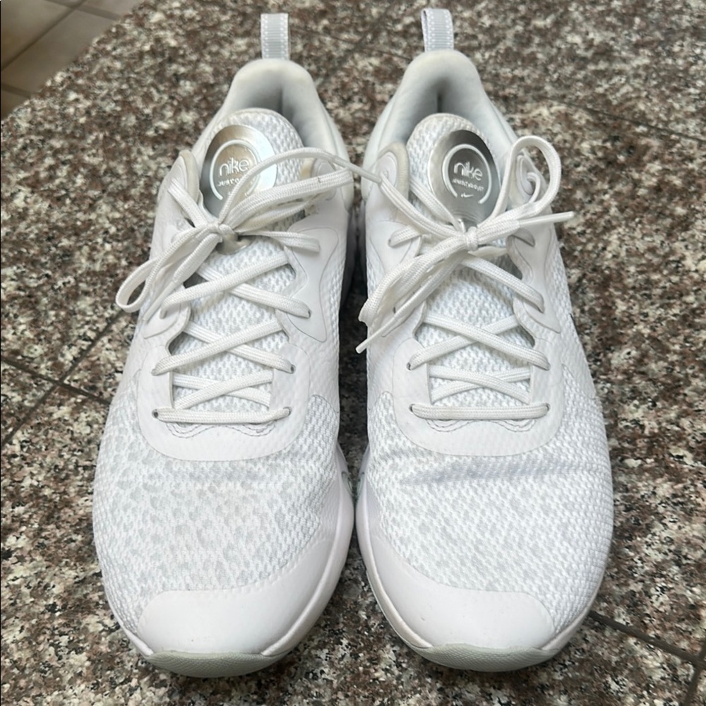 Nike Women's Light Gray Sneakers